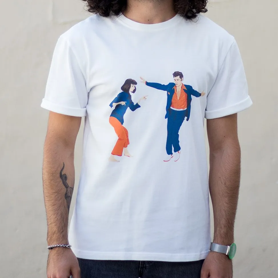 Val porte le t-shirt Les Amants, vue de face